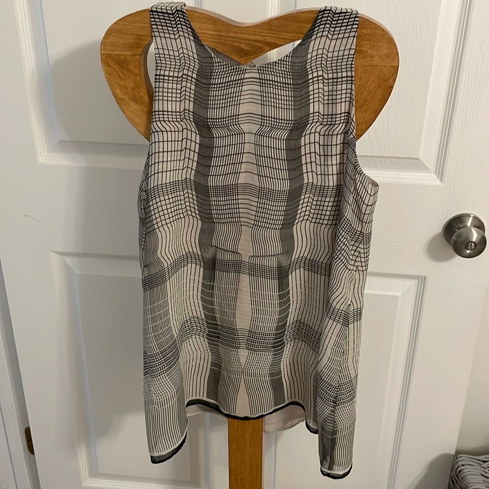 Max Studio abstract black/ off whiteish sleeveless blouse size medium
